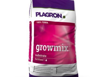 Plagron Growmix es un sustrato para plantar y transplantar todo tipo de plantas florecientes listo para ser usado. Empezar a fertilizar después de la tercera semana.