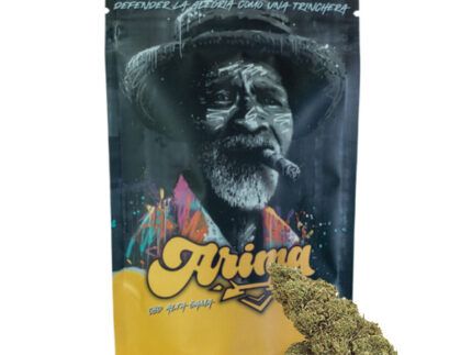 Su distintivo aroma a caramelo y miel, combinado con un cultivo de alta calidad, la convierte en una opción única para los amantes del CBD. No. Contiene menos del 0,2% de THC, cumpliendo con la normativa legal vigente en la UE.Cada lote es curado de manera óptima y envasado con sumo cuidado para preservar su frescura, aroma y potencia.Sí, su perfil dulce y equilibrado la hace ideal tanto para nuevos usuarios como para consumidores experimentados.