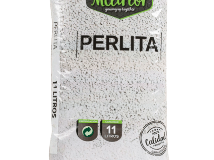 La perlita es un material seco mineral con textura granulosa y altamente porosa que mejorará el drenaje y la retención de agua en sustratos para cultivos hidropónicos. Especialmente recomendada por su inerte, estéril y pH neutro, así como por su alta porosidad para un fácil manejo en cultivos hidropónicos.