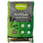 El sustrato para prebonsái de Meliflor es una mezcla ligera, porosa y rica en antioxidantes que está lista para usar. Compuesto por materiales naturales como la turba, astillas de madera, perlita,... de primera calidad, lo hemos diseñado para asegurar las condiciones perfectas durante el primer trasplante.