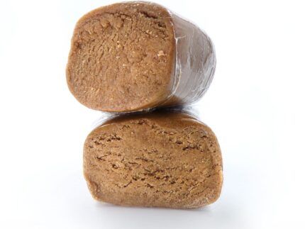 Piatella CBD es un extracto cremoso y maleable, de aroma profundo y acabado suave, pensado para una experiencia intensa y sofisticada.