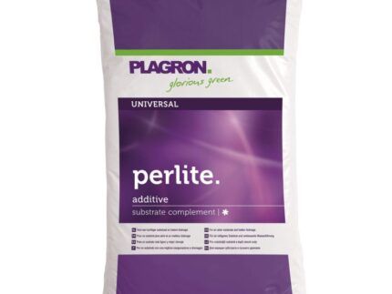 PARA UN SUSTRATO MÁS LIGERO Y UN MEJOR DRENAJE Perlite consta de rocas volcánicas horneadas que proporciona un sustrato aireado y con un mejor drenaje. Utilice Perlite para mejorar la estructura del suelo. Perlite se pueden utilizar ampliamente. Tiene una calidad constante, libre de gérmenes y proporciona una excelente relación agua / aire. Perlite estimula el desarrollo de raíces. Este producto presenta la marca de calidad RHP.