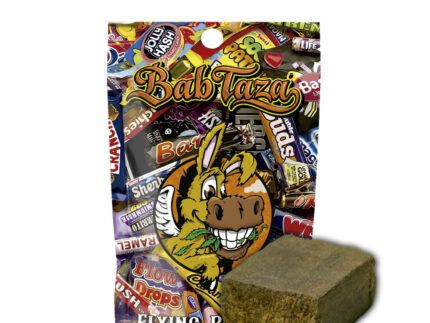 El CBD Hash Bab Taza de Flying Burrito se inspira en las resinas tradicionales marroquíes y destaca por su textura suave y prensada, así como por su perfil aromático clásico y equilibrado.