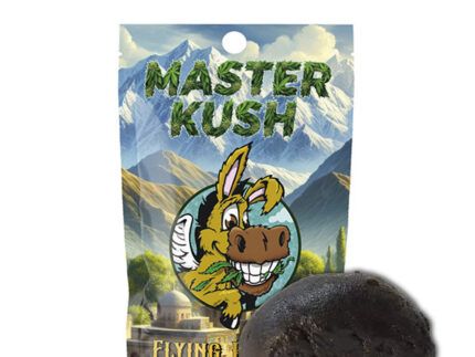 El CBD Hash Master Kush de Flying Burrito destaca por su textura compacta y resinosa, junto con un perfil aromático intenso inspirado en las clásicas variedades Kush