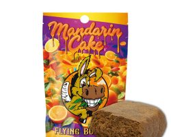 Descubre Mandarine Cake Hash de Flying Burrito, un concentrado de CBD premium que combina la frescura cítrica con notas dulces y cremosas. Elaborado a partir de resina de cáñamo seleccionada, este hash destaca por su perfil aromático equilibrado y su excelente calidad.