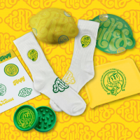 4G de Lemon Soda 1 Rolling tray Terpy x Xuxes 1 Grinder Terpy x Xuxes 1 par de calcetines Terpy x Xuxes Muchos stickers!